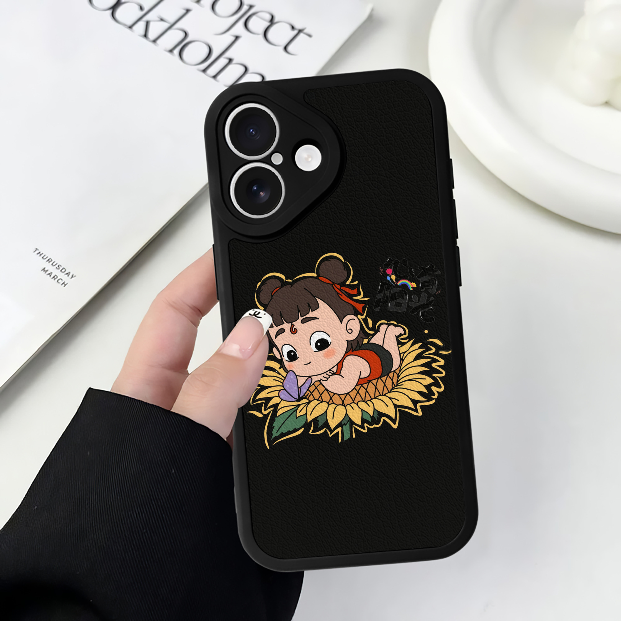 （画像用） Ne Zha 2 ナタ 魔童の大暴れ 【iPhone 16シリーズ対応】シリコンスマホケース（レザー調） 材質：シリコン